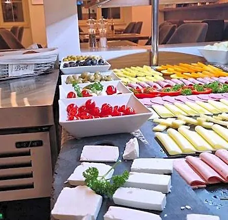 Hecht Hotel
